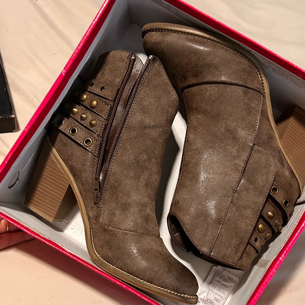 Stylish Brown Ankle Boots